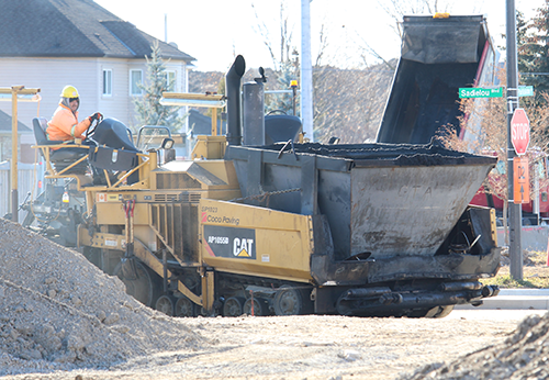 Caterpillar asphalt paver