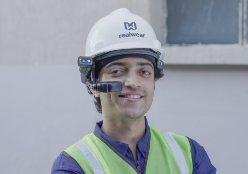 Construction worker using wearable technology 